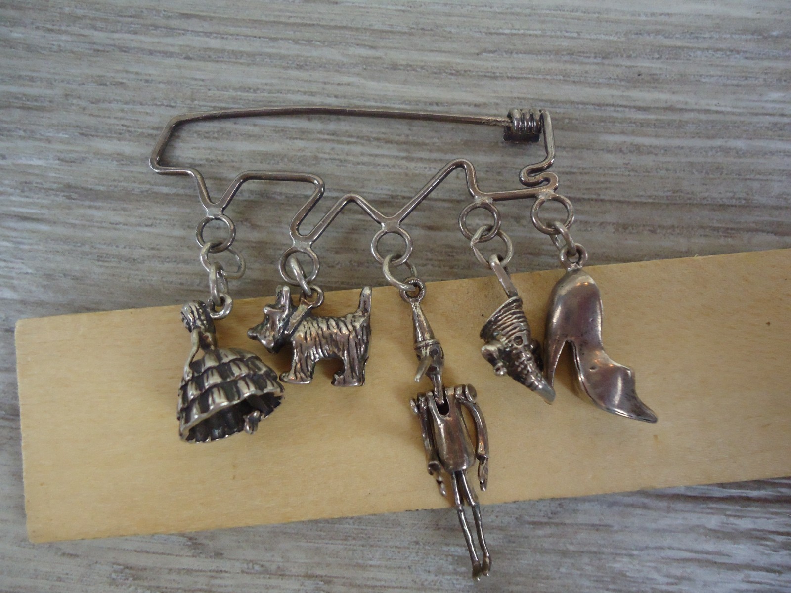 Wizard Of Oz Silver Charm Pin Articulated Tin Man Dorothy Tornado Todo Slipper