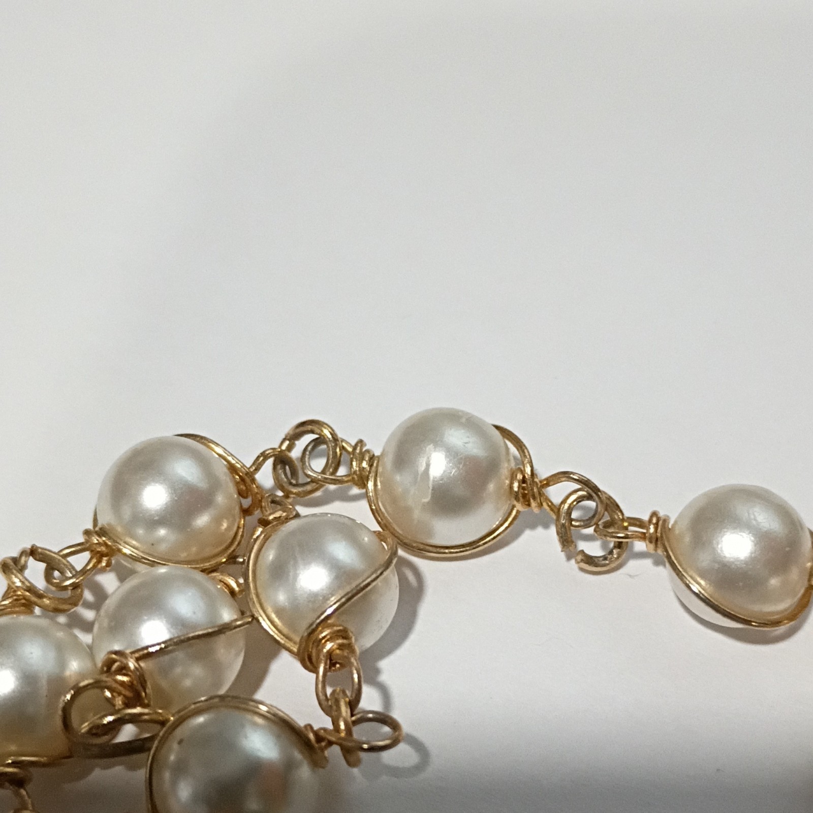 Gold Tone Cable Chain Bracelet w/ White Round Imitation Pearls, 7in