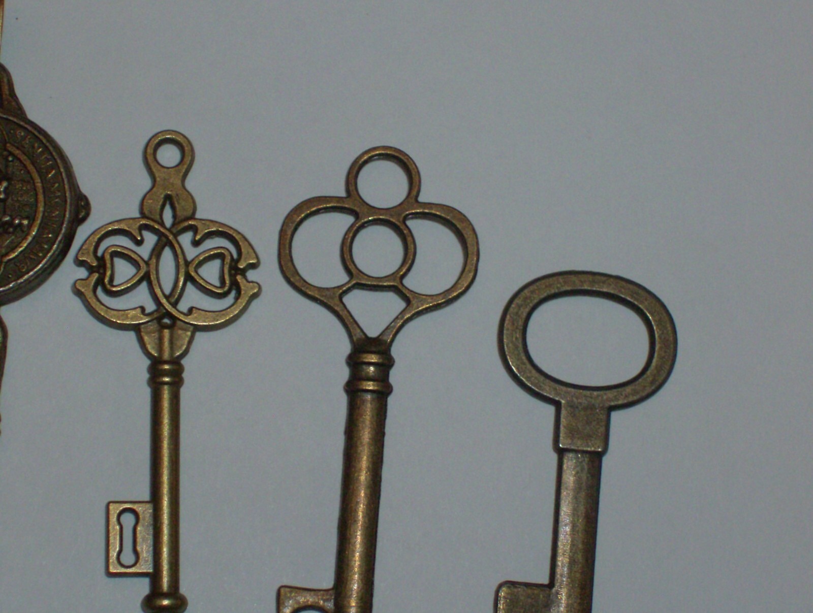 Bronzetone Variety Skeleton Key Pendant/Chain Lot- 8 Piece