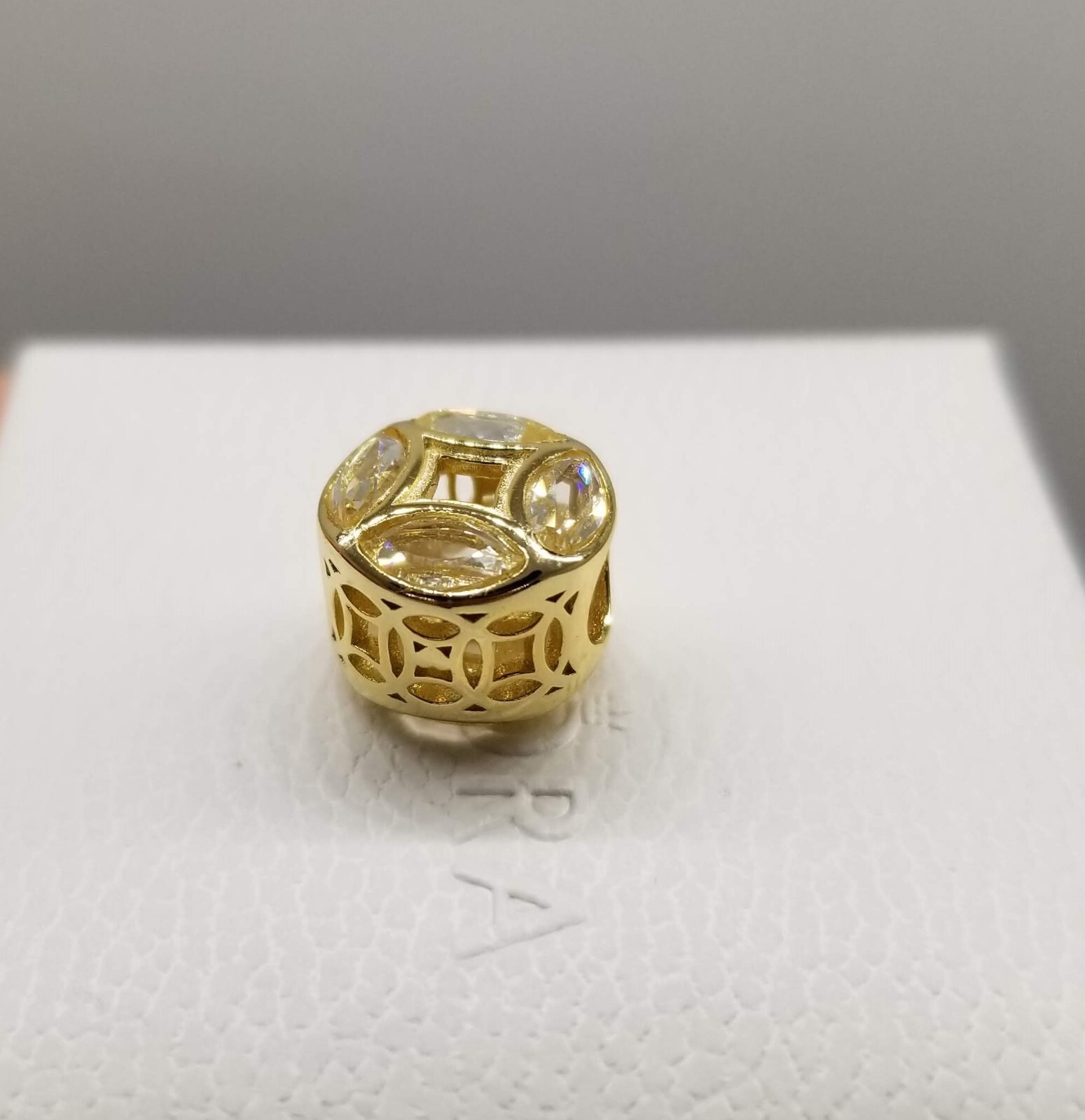 Authentic Pandora moments Good Fortune Coin Shine Gold Plated Charm