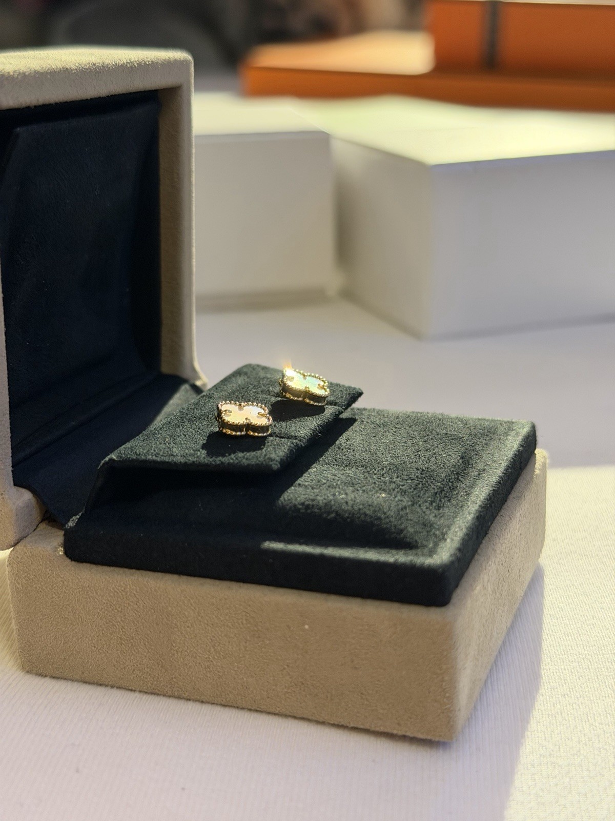 NEW Van Cleef Gold & White Clover Stud Earrings