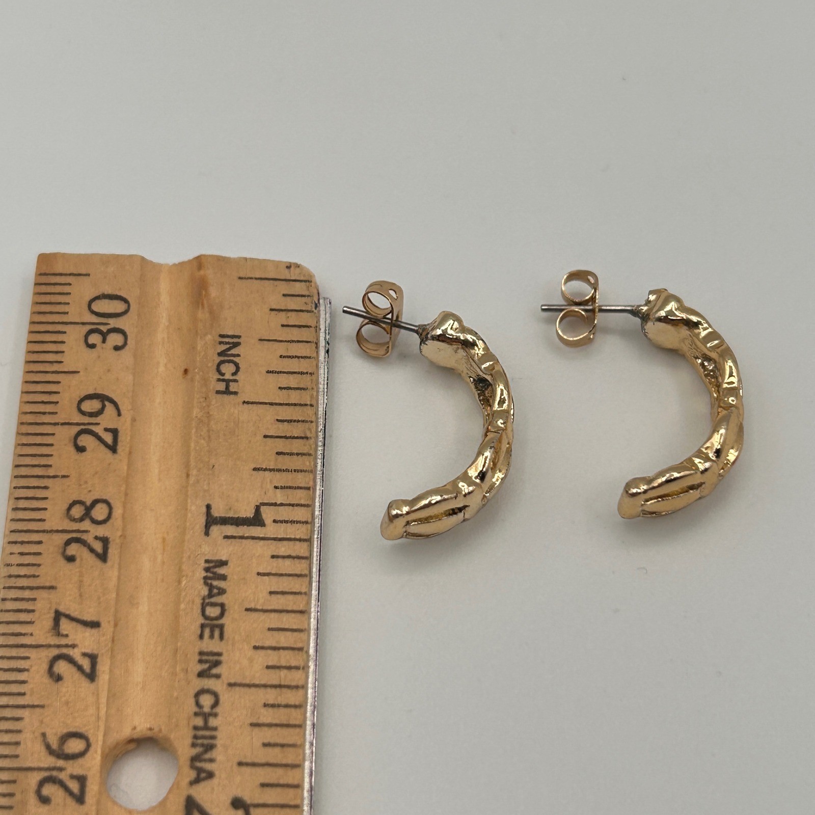 Gold Tone Textured Open Link J-Hoop Earrings Post Back 0.75 Inch