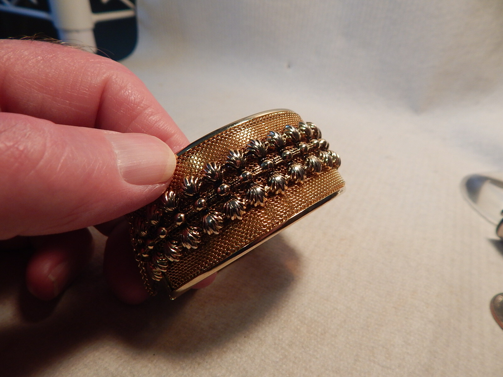 VTG 1950S 60S GOLD TONE CUFF BRACELET 11/4 WIDE MESH BASE RAISED DESIGN NO MARK