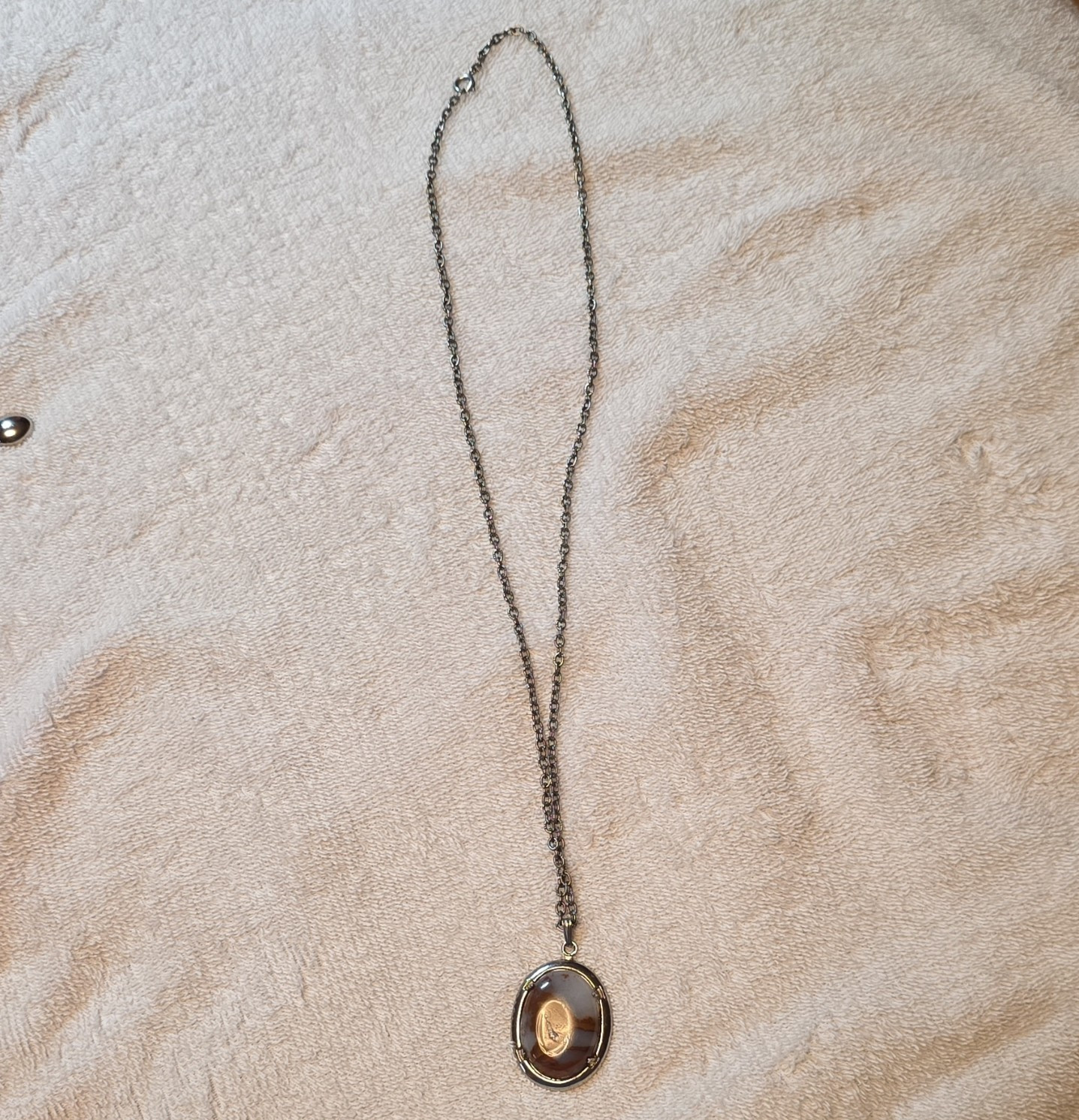 Oval Agate Pendant Necklace Silver Tone Cable Chain Spring Ring Closure