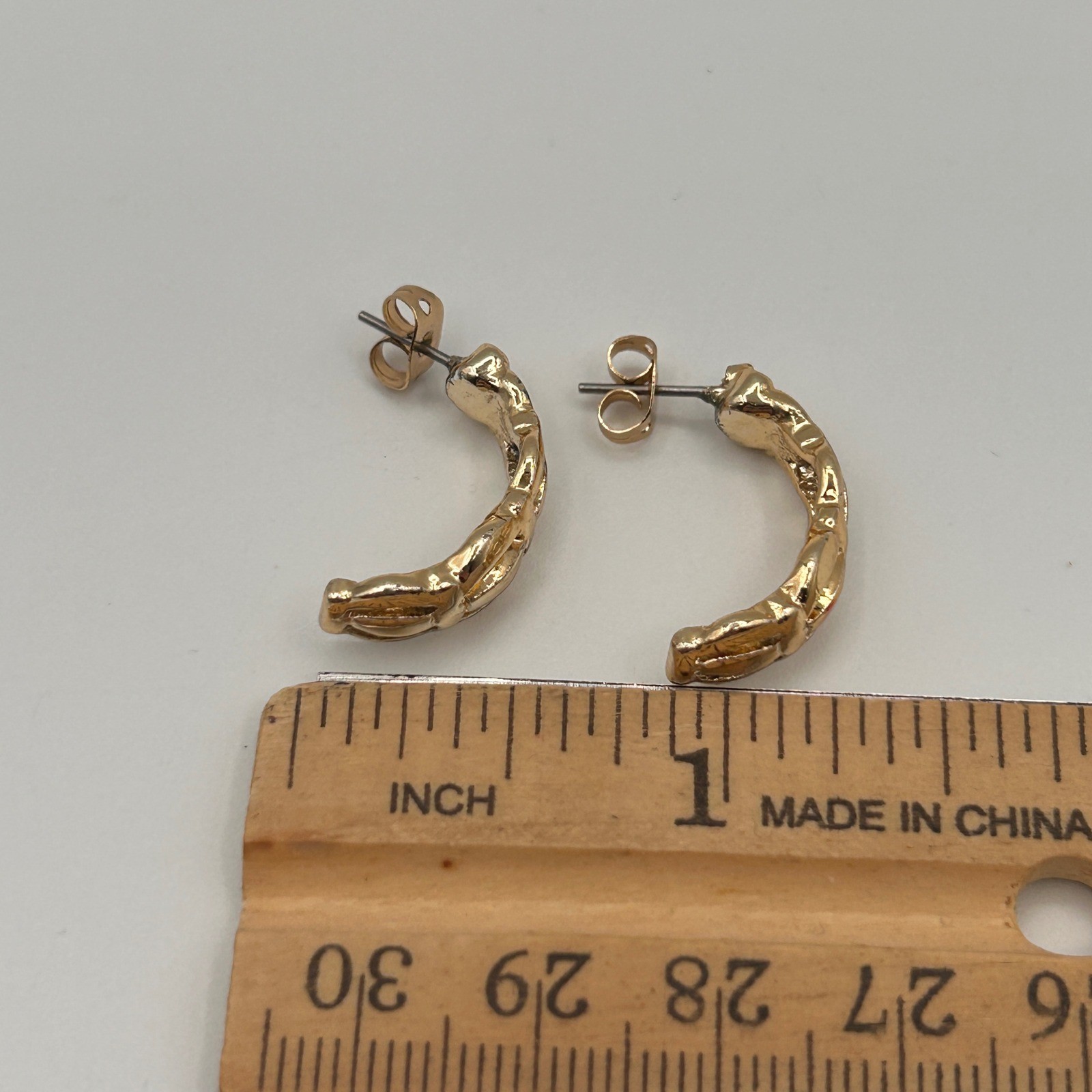 Gold Tone Textured Open Link J-Hoop Earrings Post Back 0.75 Inch