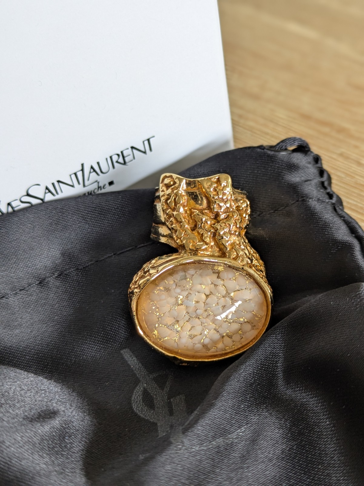 Ysl Yves Saint Laurent Arty Ring – Gold / Cream – SIZE 5