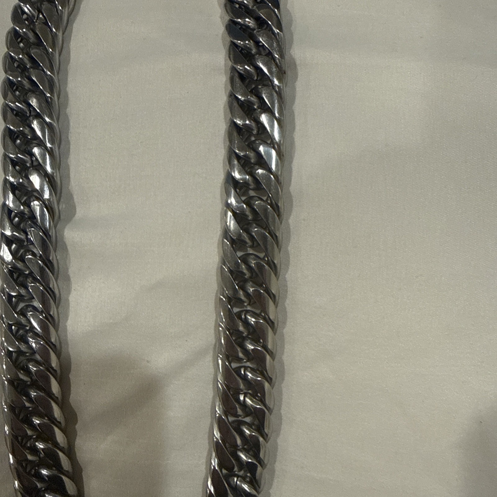 MEN Stainless 18mm SILVER MIAMI CUBAN CURB CHAIN NECKLESS 20 inch in length
