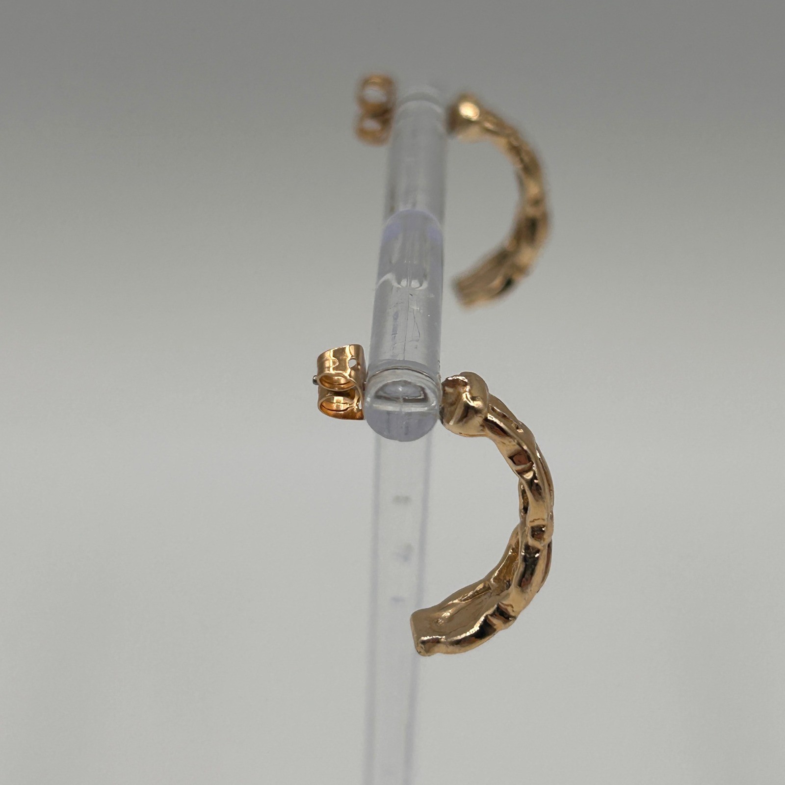 Gold Tone Textured Open Link J-Hoop Earrings Post Back 0.75 Inch
