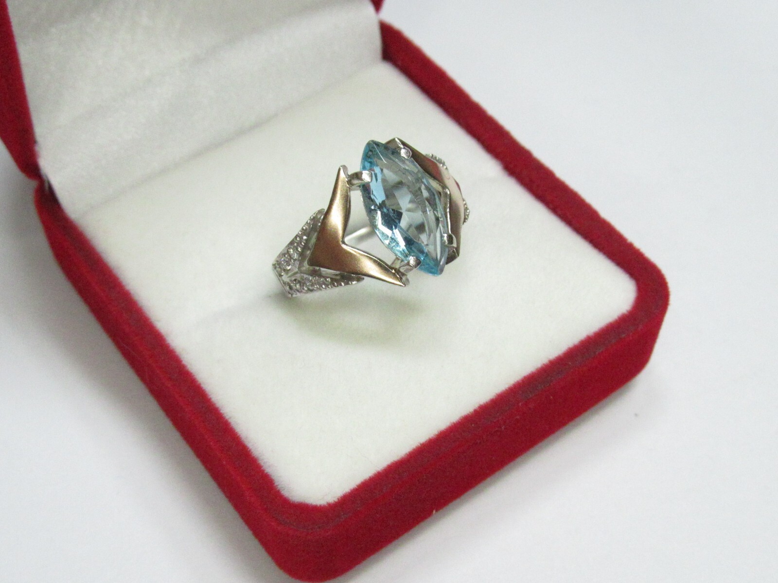 Women’s 925 sterling silver, 375 gold ring, cubic zirconia, 3,67 gr, size 7.