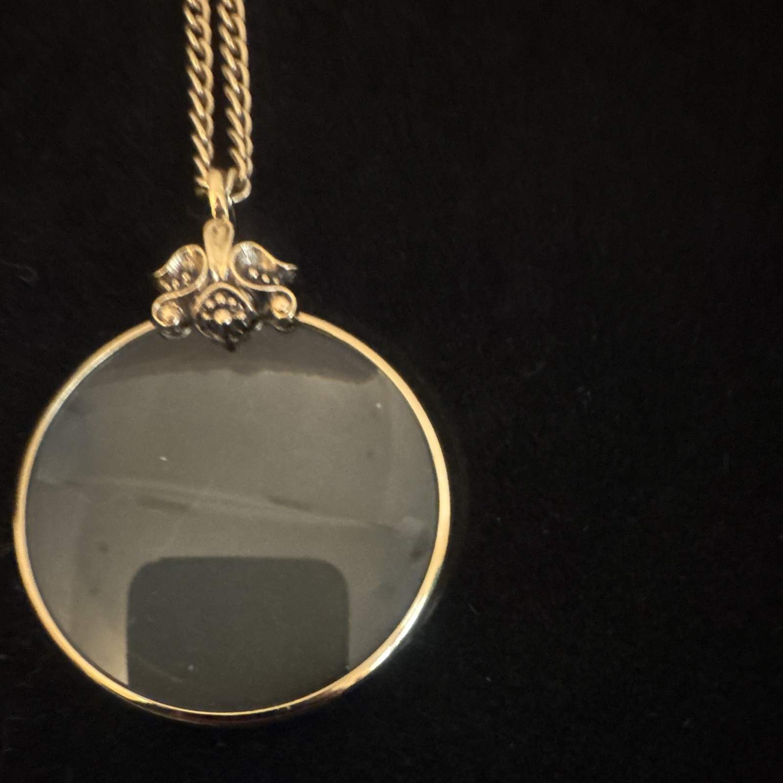 Avon Signed Gold Tone Round magnifying gloss Accents Rope Necklace vintage