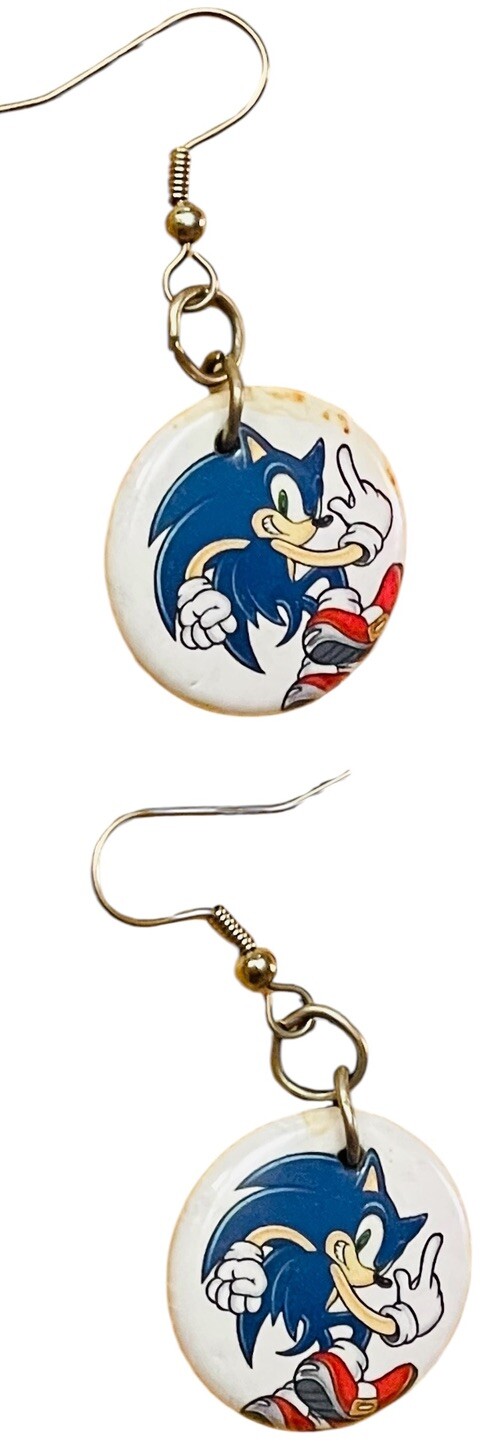 SONIC THE HEDGEHOG EARRINGS ROUND DANGLING FRENCH WIRES SEGA CLASSIC CARICATURE