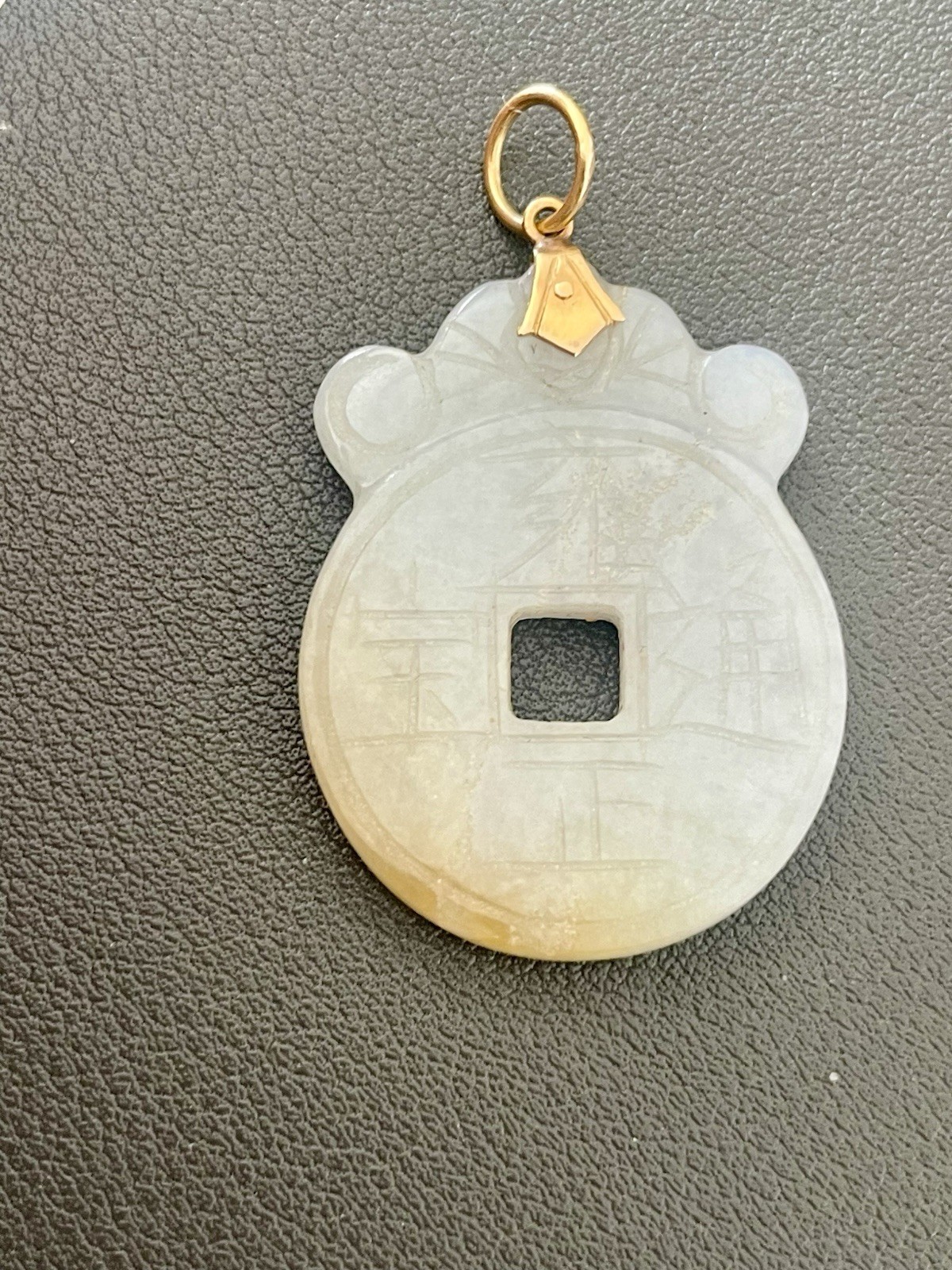 18Kt Yellow Gold Jade Pendant (E85)