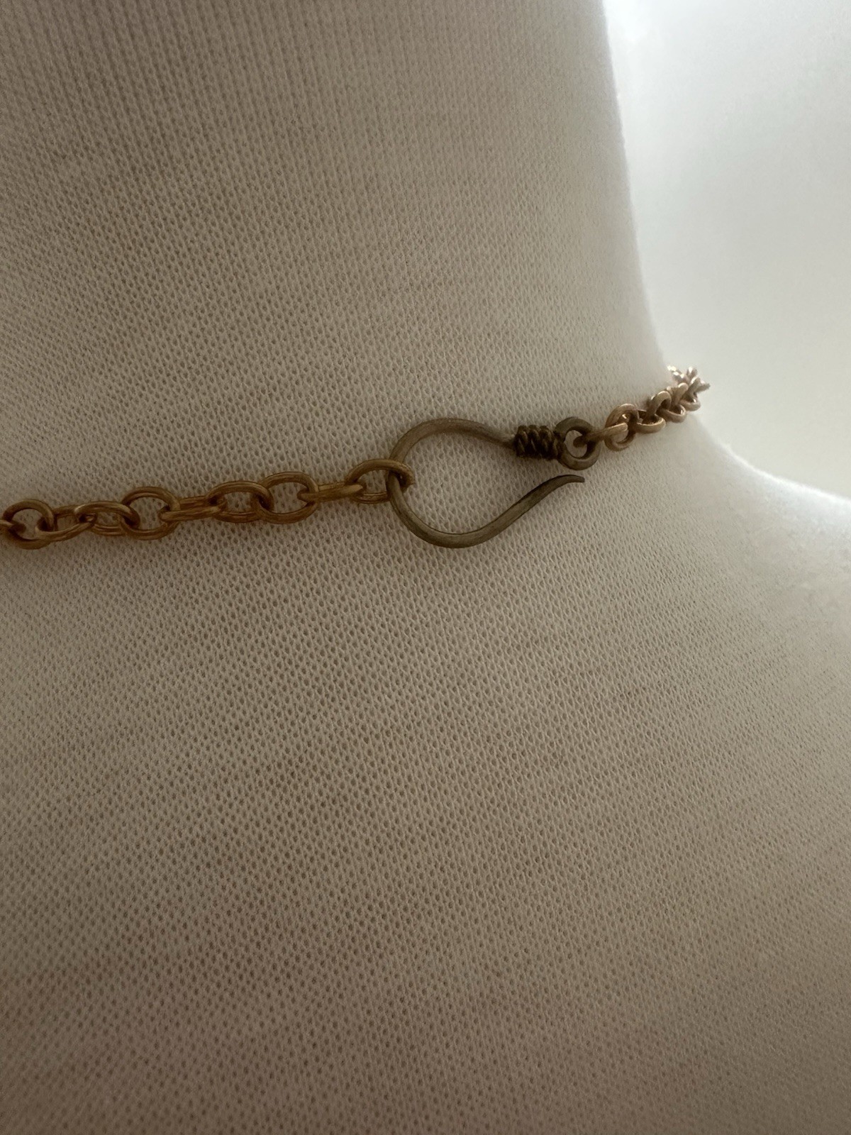 Gold Tone Crescent Charm Pendant Necklace Cable Chain Hook Closure Metal