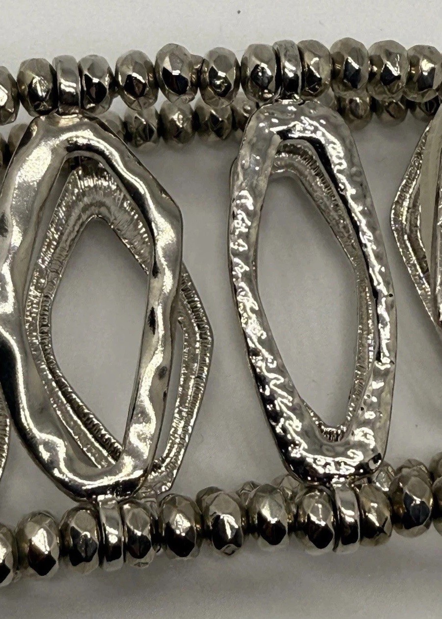 NWT Erica Lyons Silver Toned Hammered Stretch Cuff Bracelet Pull On Jewelry