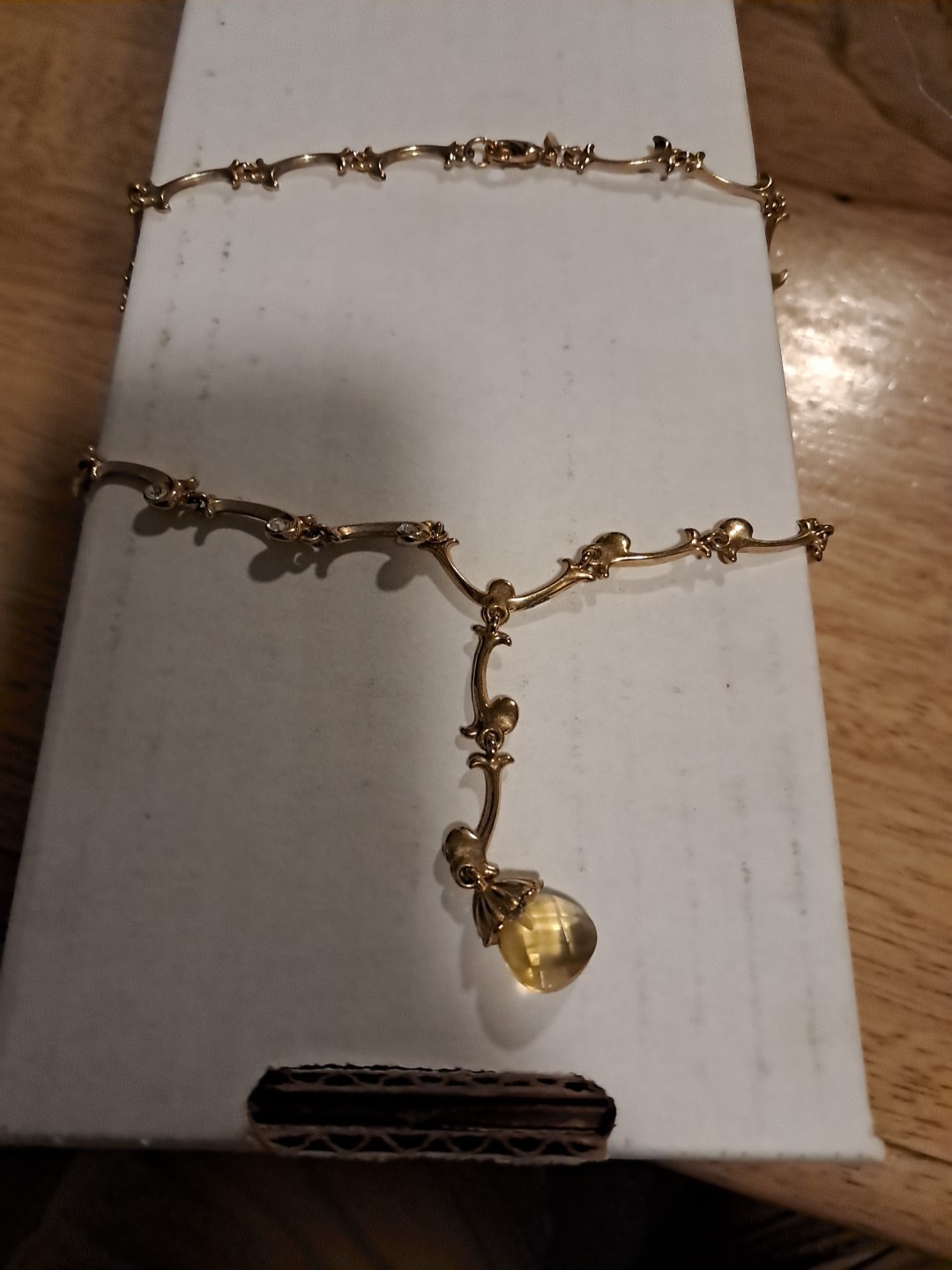 Avon Necklace In Very Good Condition