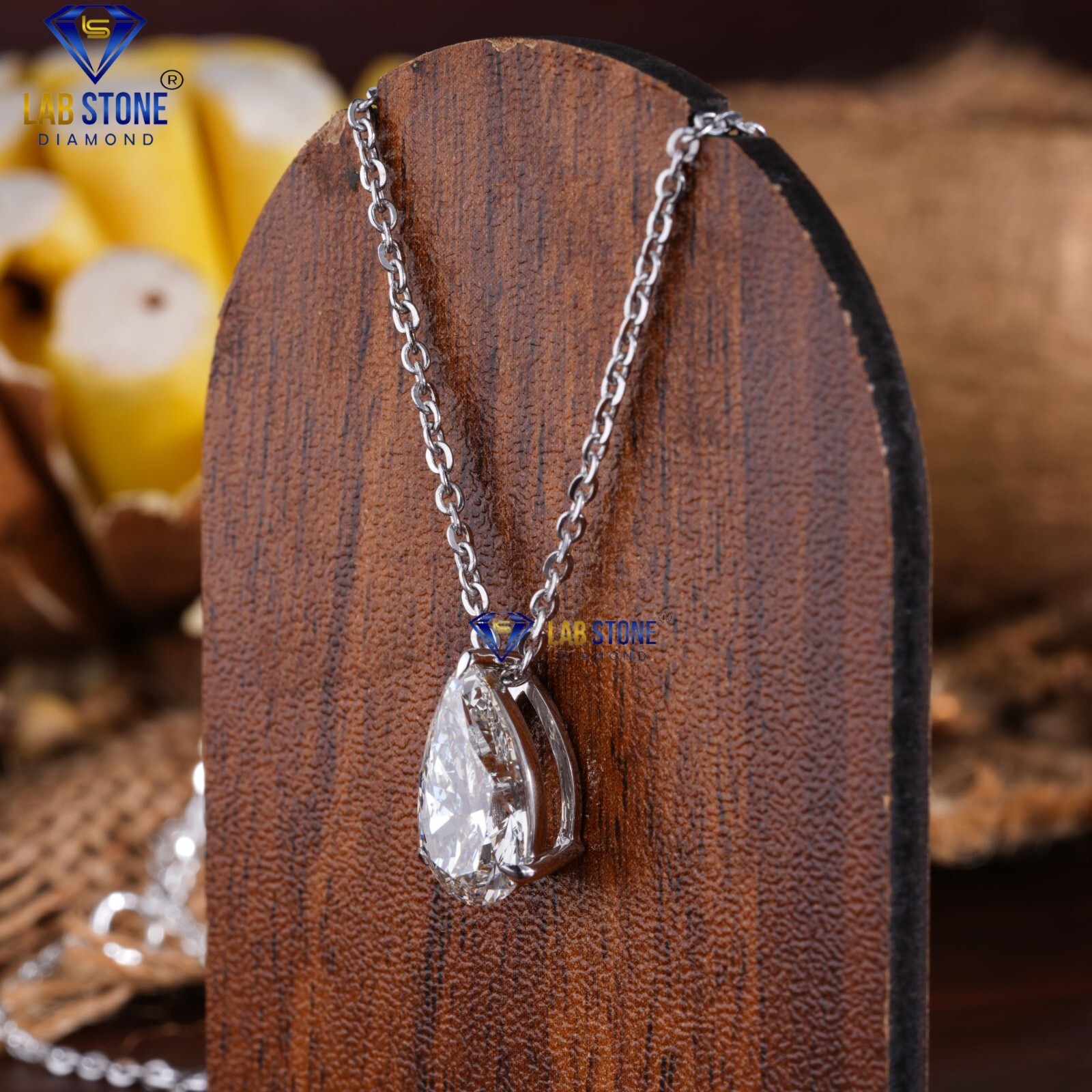 Women’s Pear shape Moissanite Diamond Pendant in 925 silver 3.11ct TDW