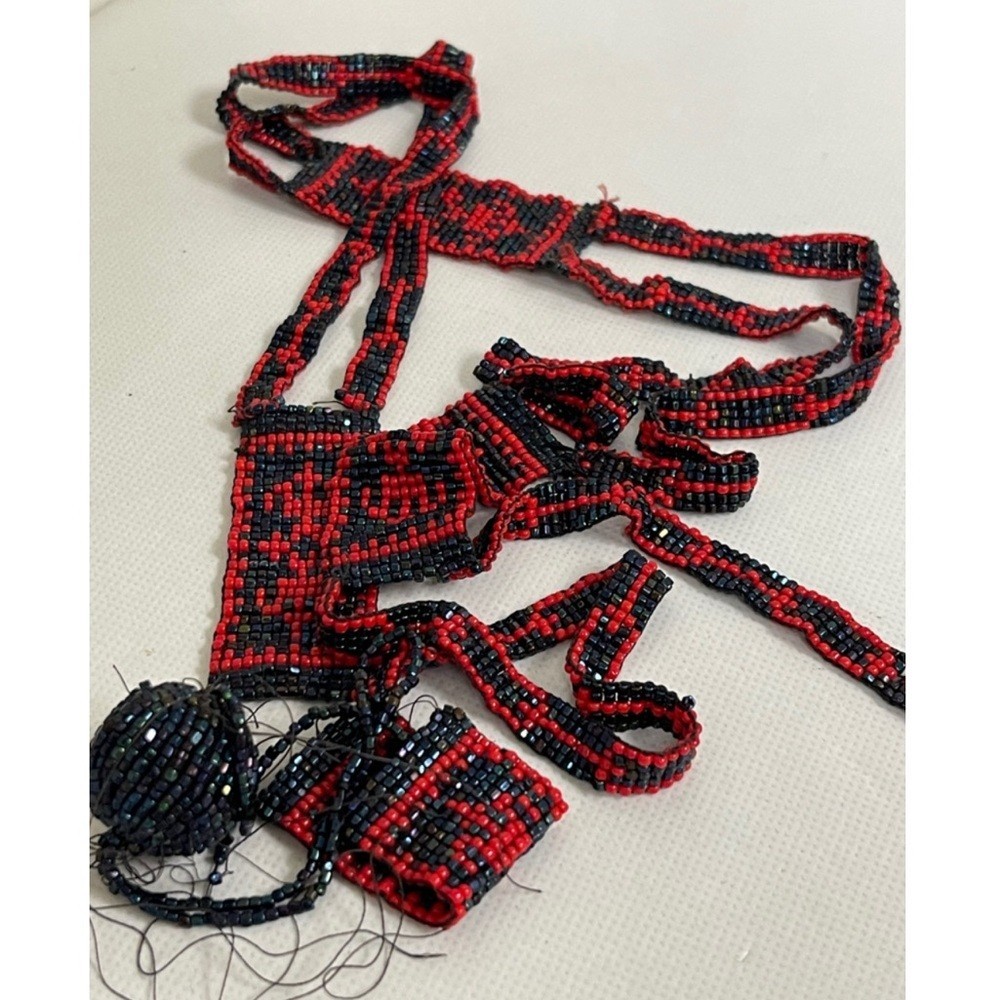 Source Unknown Red and Black Geometric Beaded Necklace**see pics