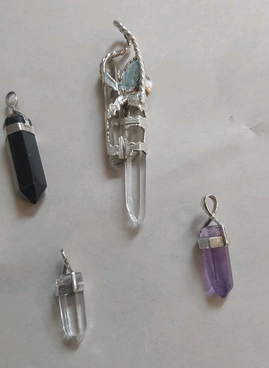 Lot Of Black Onyx Amethyst Quartz Gemstone Pendants 10.3 4.6 2.1 & 1.6 Grams