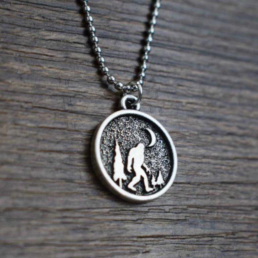 BIGFOOT NECKLACE 20″ Chain Pewter Pendant Outdoor Mountain Wilderness Sasquatch