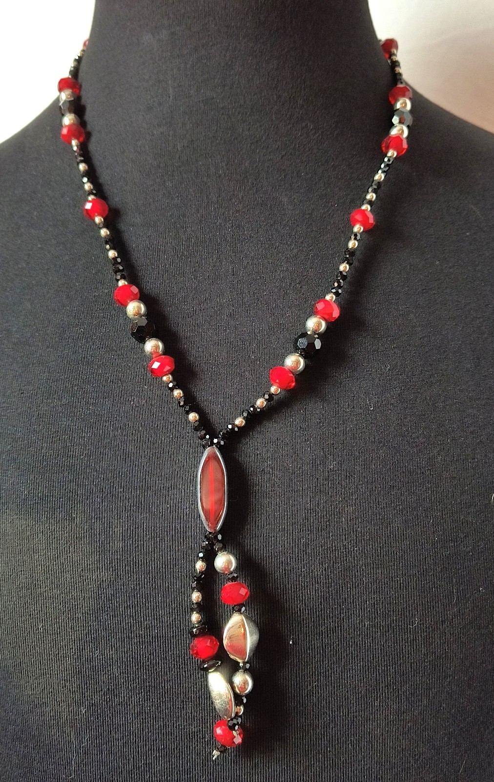 Red Black Silver Color Beaded Necklace 32″ Casual Wear Lobster Closure
