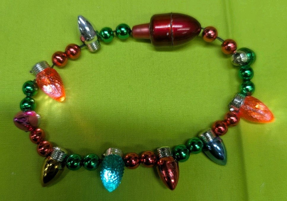 Christmas Bracelet with LED Lights and Red Green Beads – New