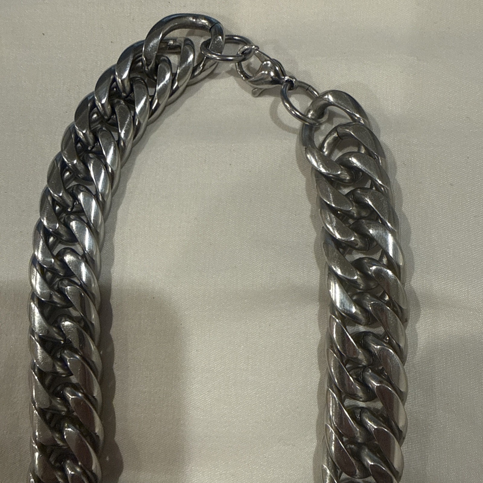 MEN Stainless 18mm SILVER MIAMI CUBAN CURB CHAIN NECKLESS 20 inch in length