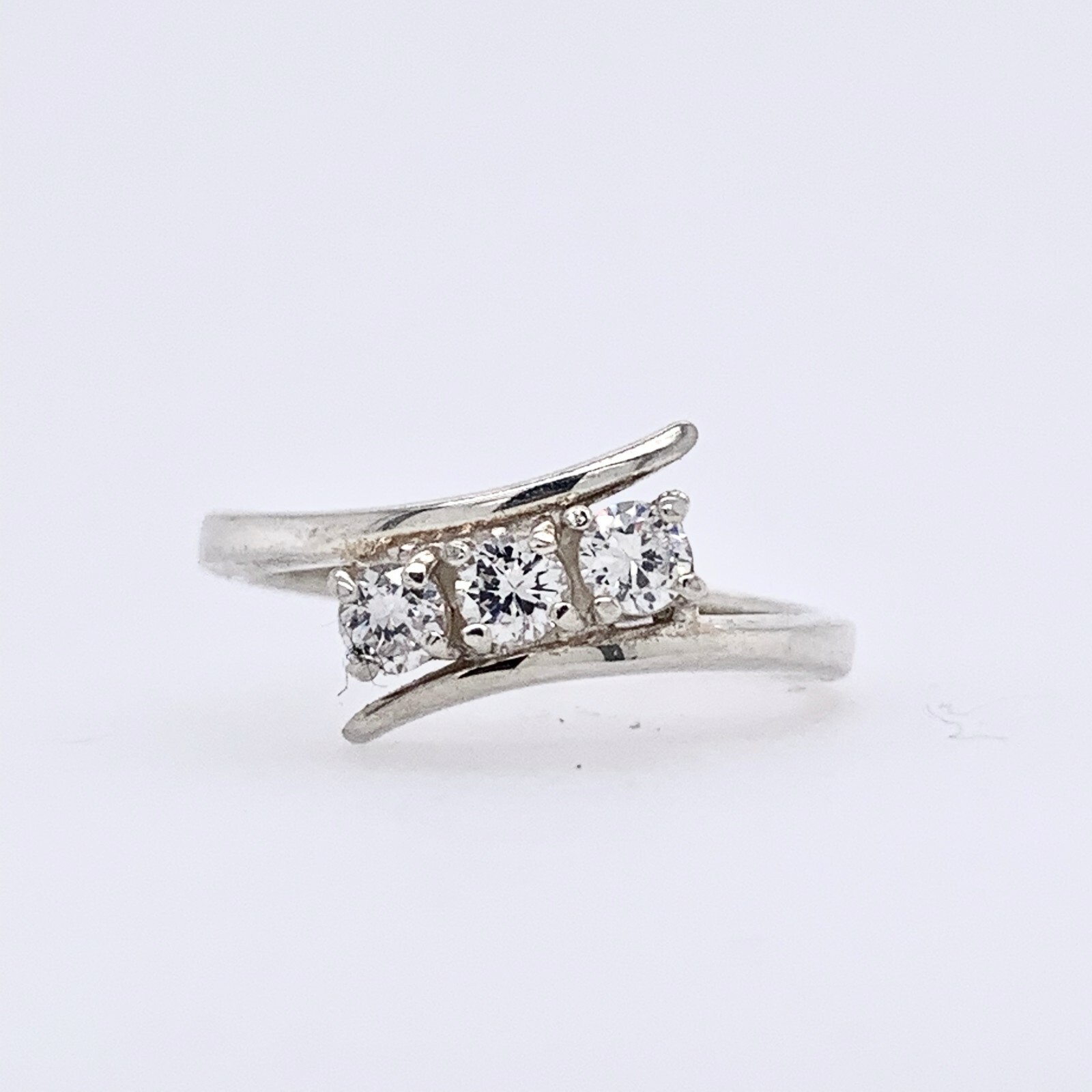 Sterling Silver Three Stone set round Brilliant cut cz swirl diagonally Ring