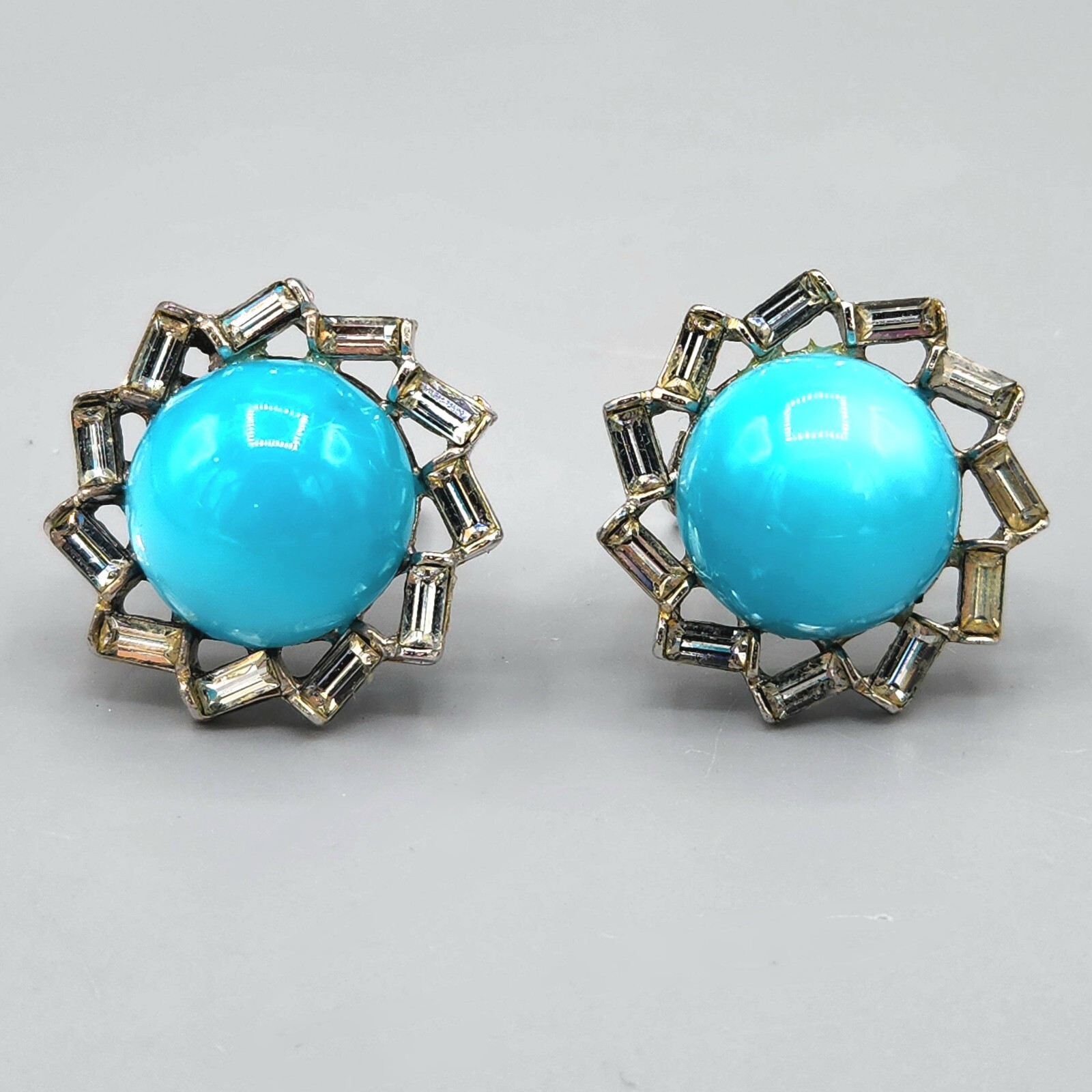 Vintage Unsigned Designer Blue Moonglow Cab Baguette Crystal Halo Clip Earrings