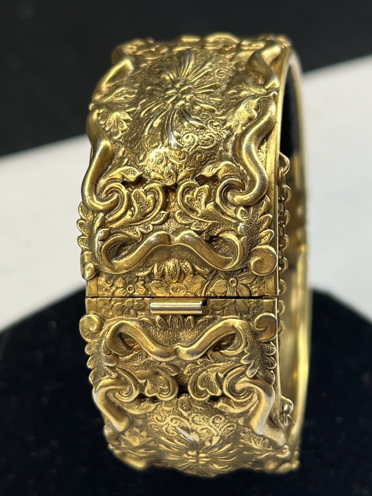 Lisner Gold Tone Ornate Carved Cuff Hinged Bracelet Floral Safety Chain Large