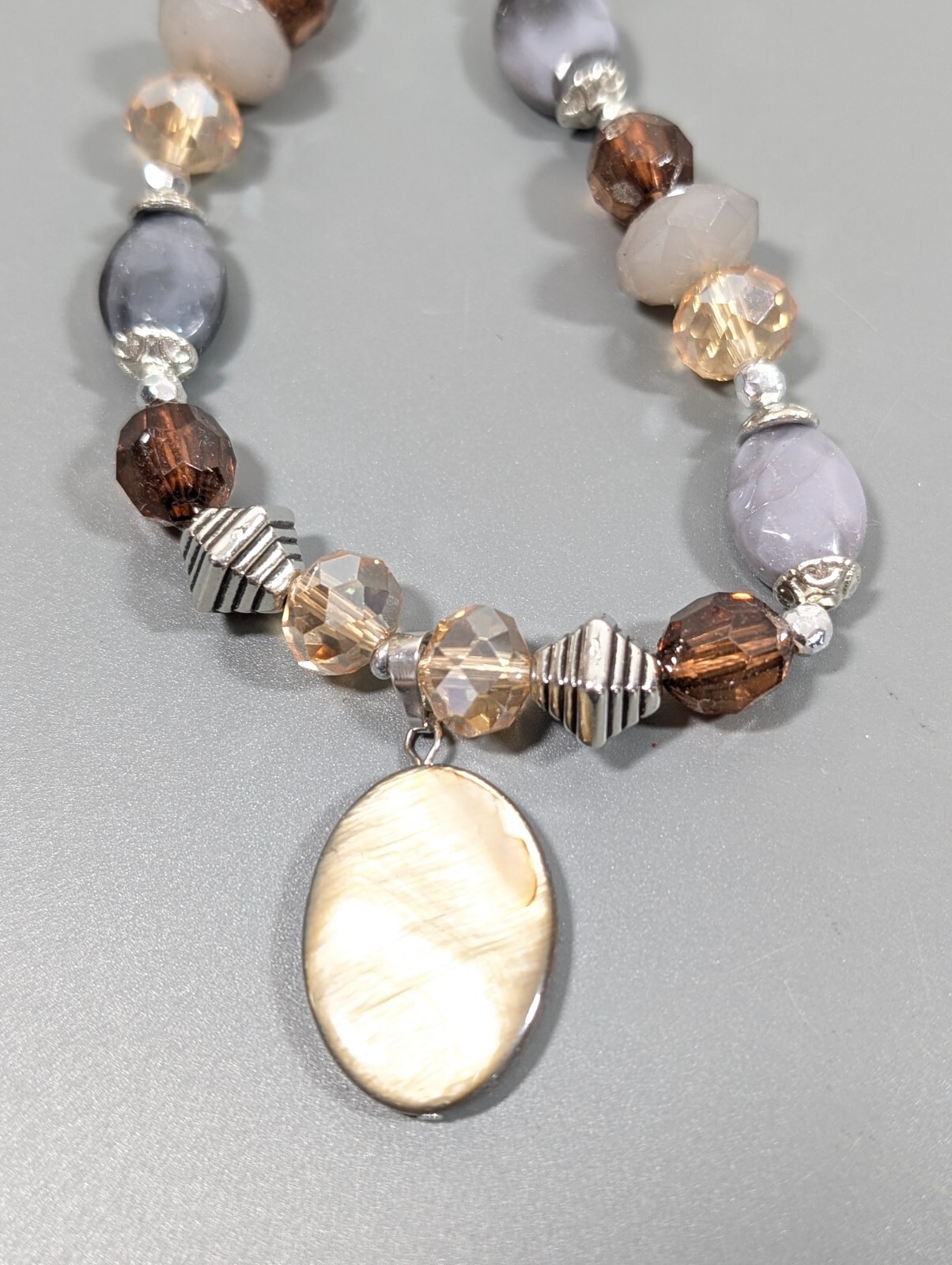 Boho Western Gray Beige Glass Bead Oval Shell Pendant Charm Necklace 21 in