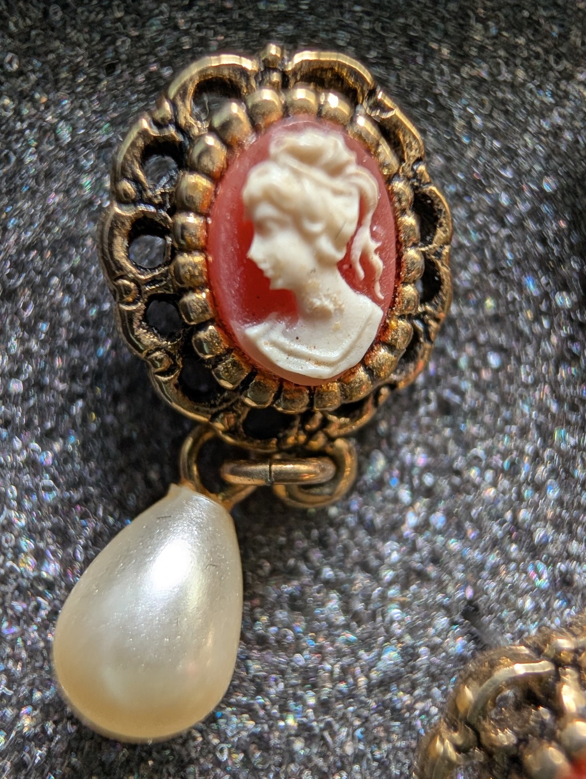 Vintage Shell Cameo Pin Brooch and Stud Earrings Set with Pearl Drop Accents