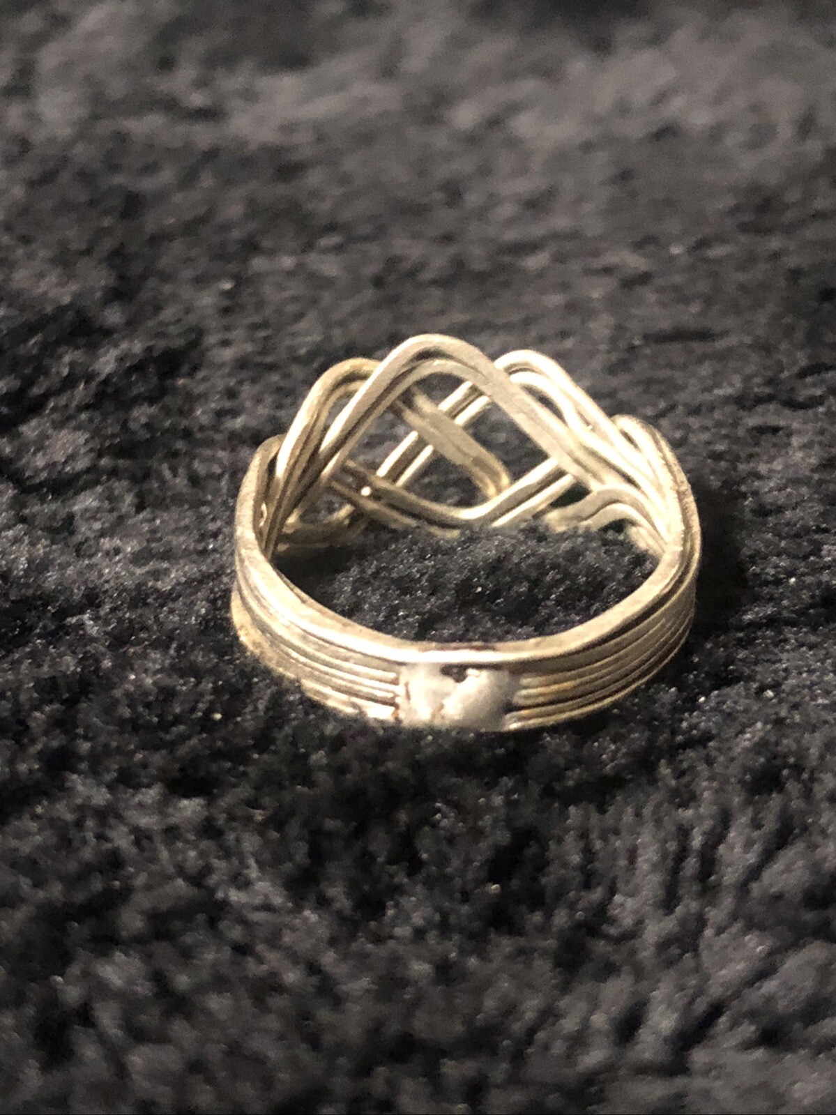 WOMAN’S HANDMADE SILVER WEAVED PATTERN ALL OCCASION RING WITH BOX SIZE 6 1/2