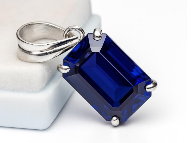 Certified 20ct Natural Blue Sapphire Loose Gemstone Pendant in 925 Sterling Silv