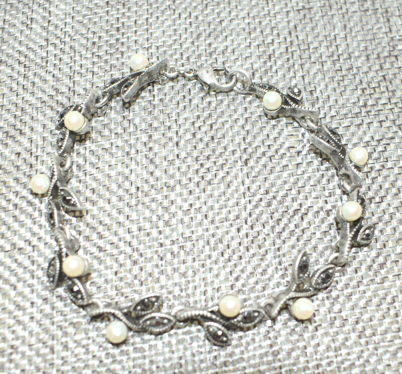 Bracelet Link Metal Pearl Black Faceted Stones Leaves Lobster Hook