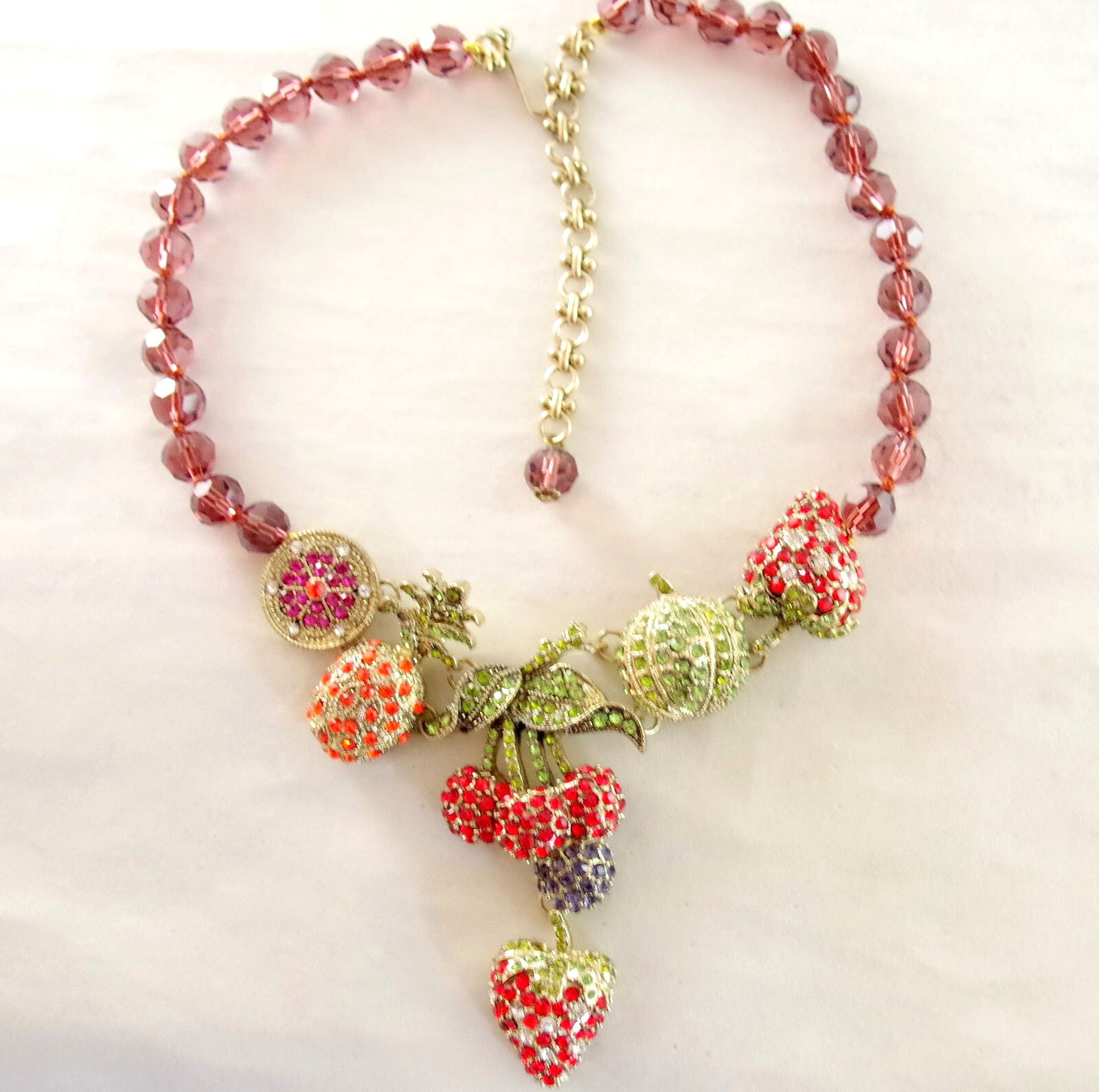 NWOT DESIGNER STYLE CRYSTAL RHINESTONE FRUIT COMPOTE STRAWBERRY DANGLE NECKLACE