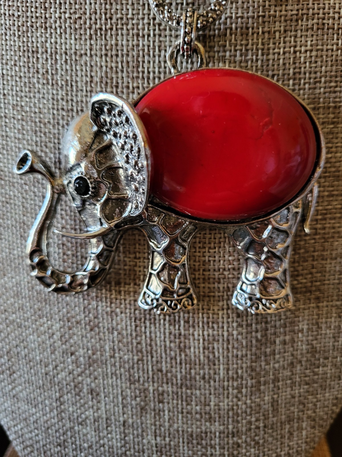 Red or Black stone with elephant pendant necklace and earing set