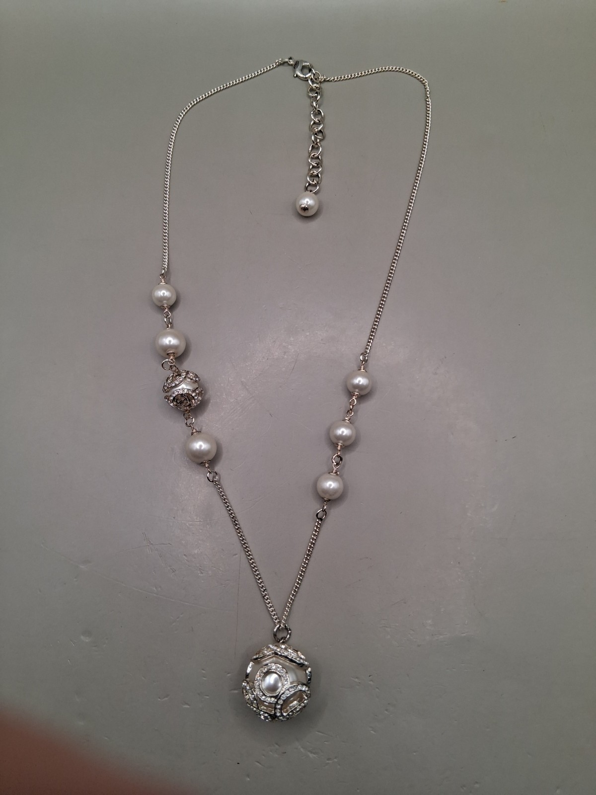 as is Chanel Autumn 2015 Glass Faux Pearl Chain Link Necklace 26.5″