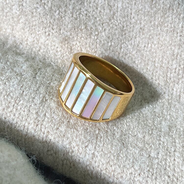 Fashion Woman 18k Gold Plated Stainless Steel Mother of Pearl Band Ring