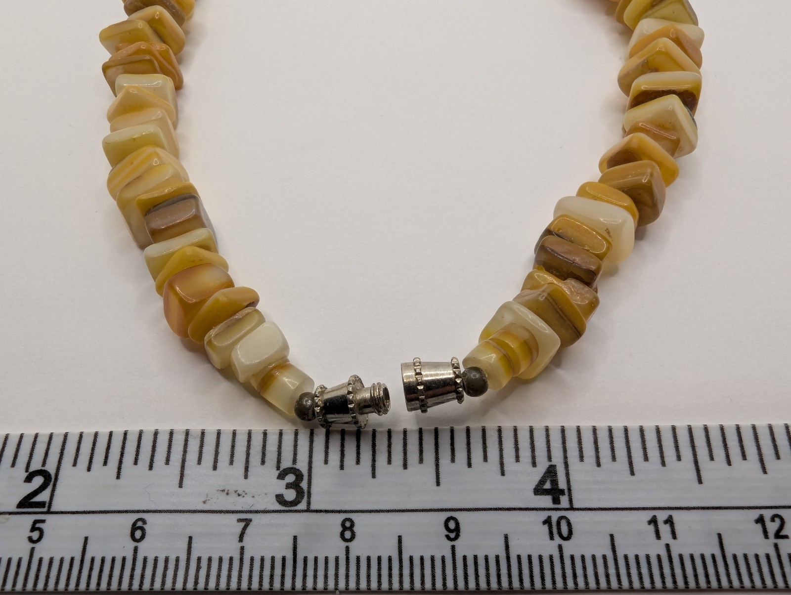 Vintage Onyx Stone Chip Bead Beaded Necklace. 17″ Long. 44 Grams. Barrel Clasp.