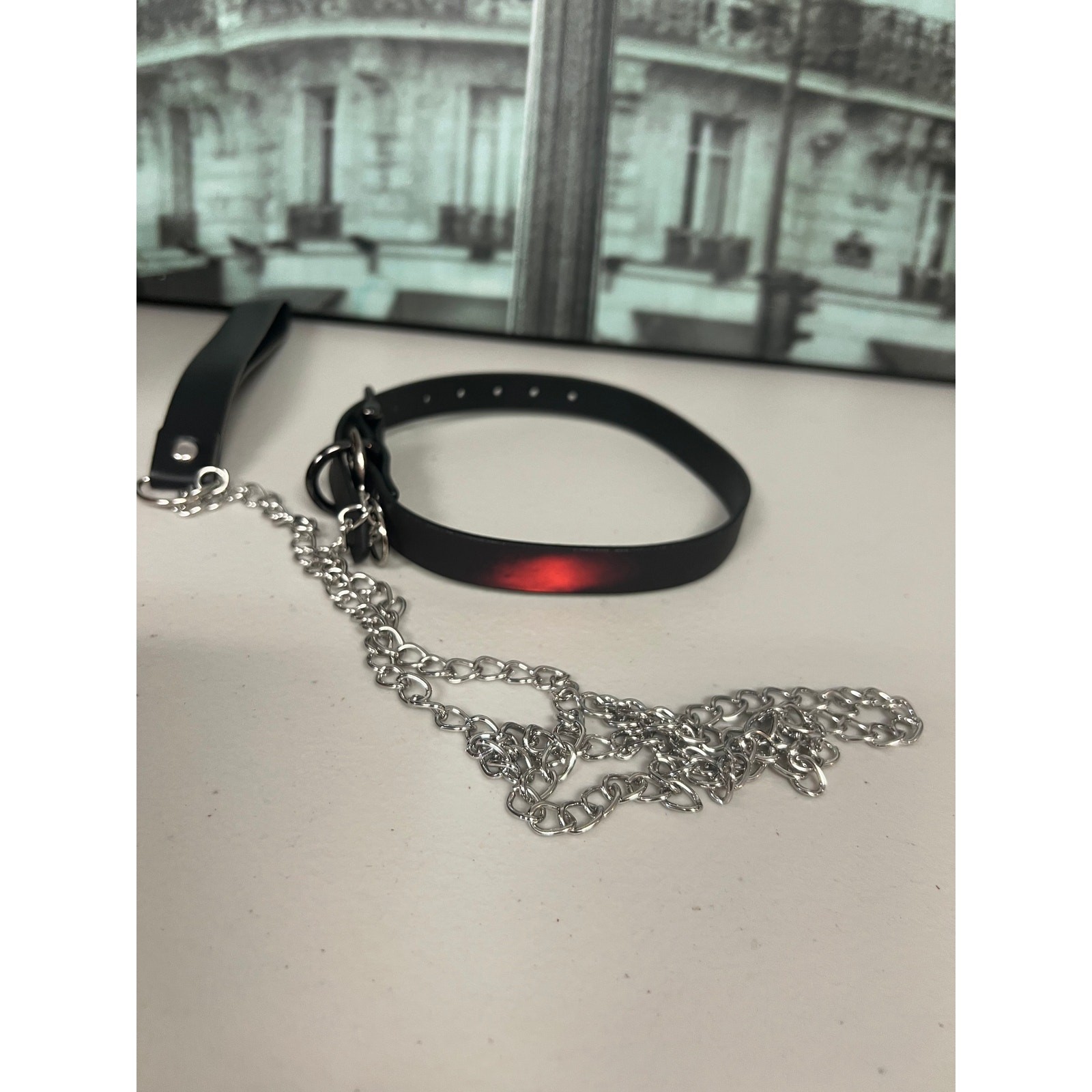 Heat-Sensitive Thermochromic Leather Choker with Leash