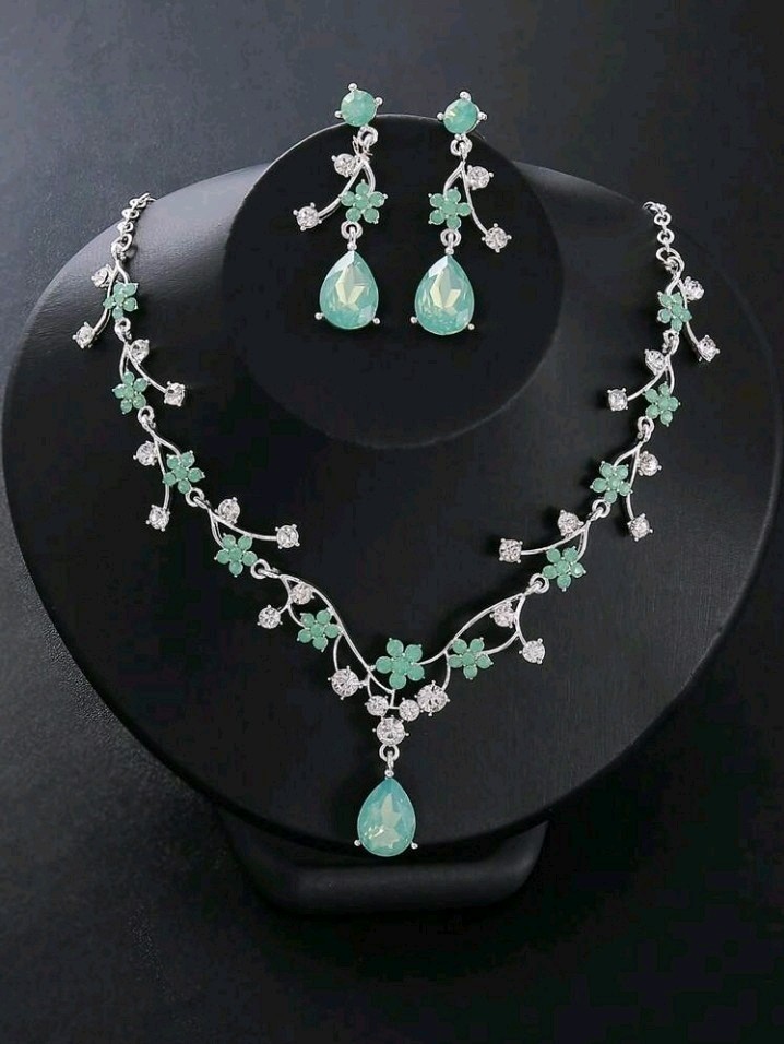 Silver-Plated Zinc Earrings Necklace Green & White/Colorless CZ Flower Design