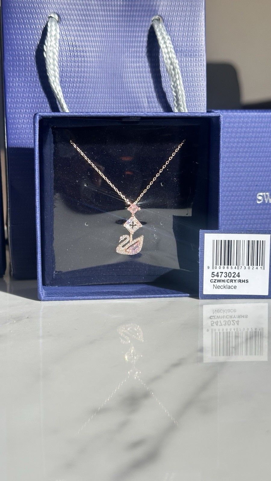 *BRAND NEW* Swarovski Swan Crystal Pendant Necklace Rose Gold (Price Negotiable)