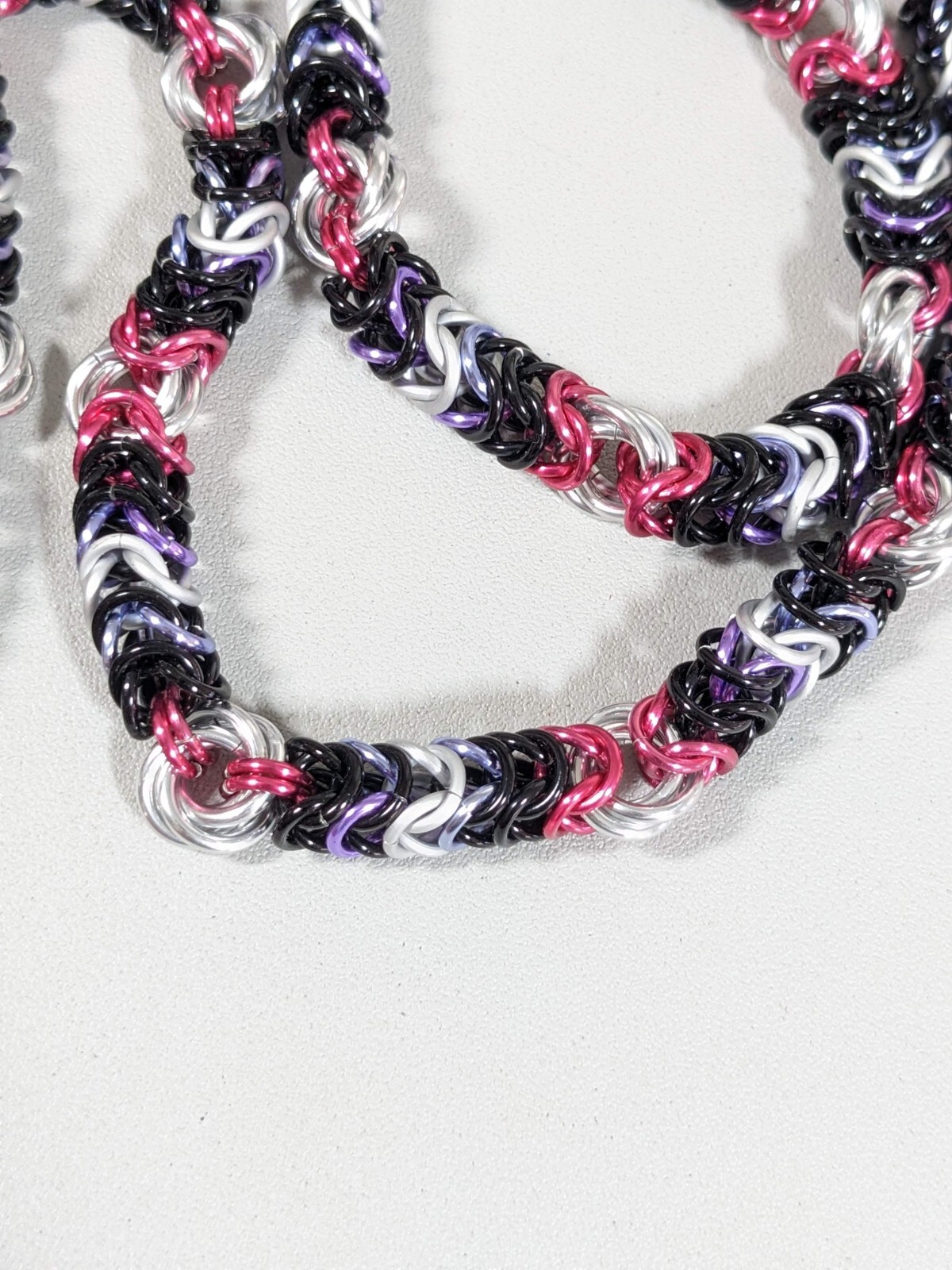 Black Pink Silver Tone Metallic Chain Glass Crystal Pendant Necklace 24 inches