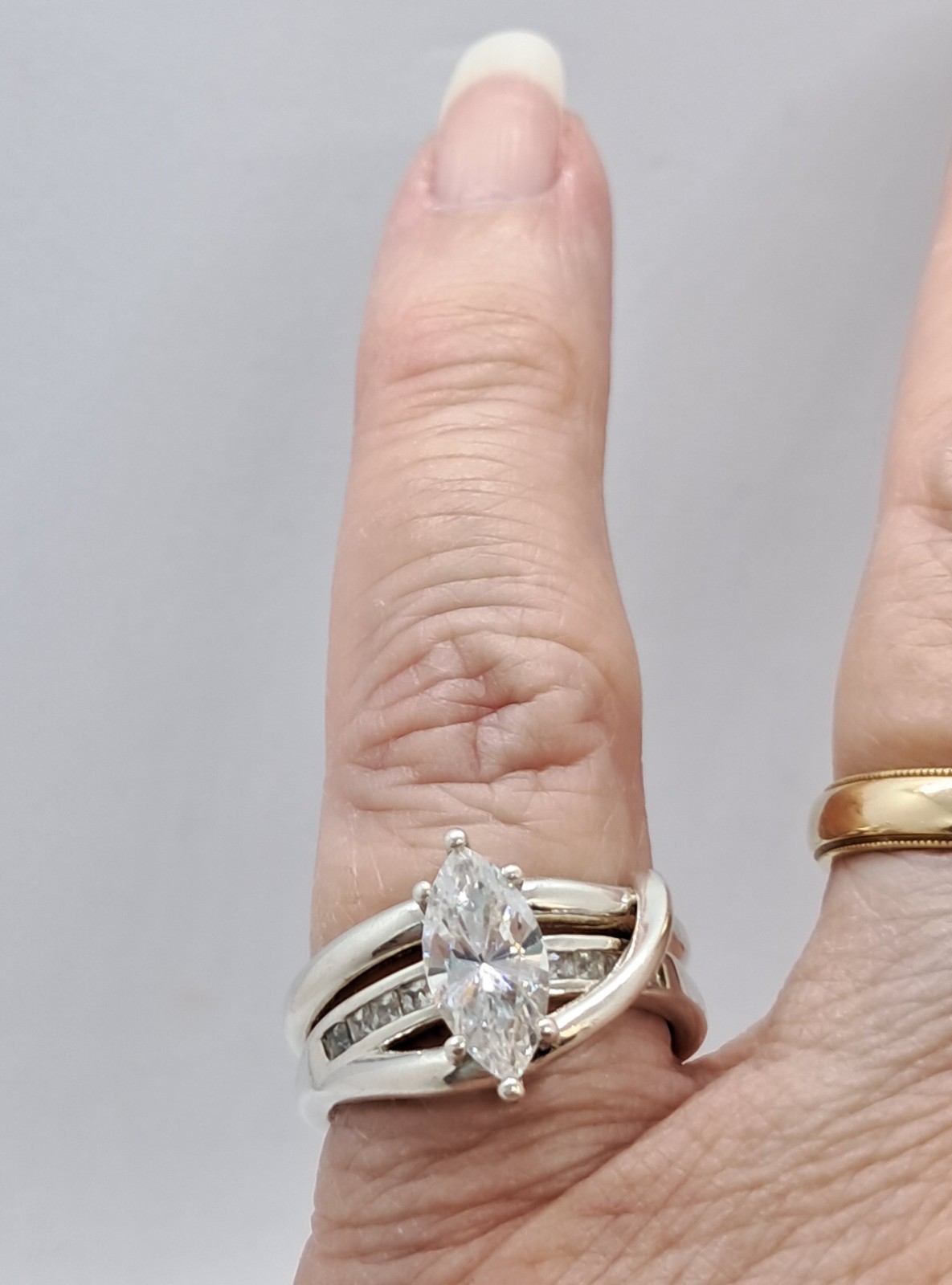 DIAMONIQUE STERLING SILVER RING WITH LARGE MARQUISE CZ & ROUND CZ ACCENTS SIZE 6
