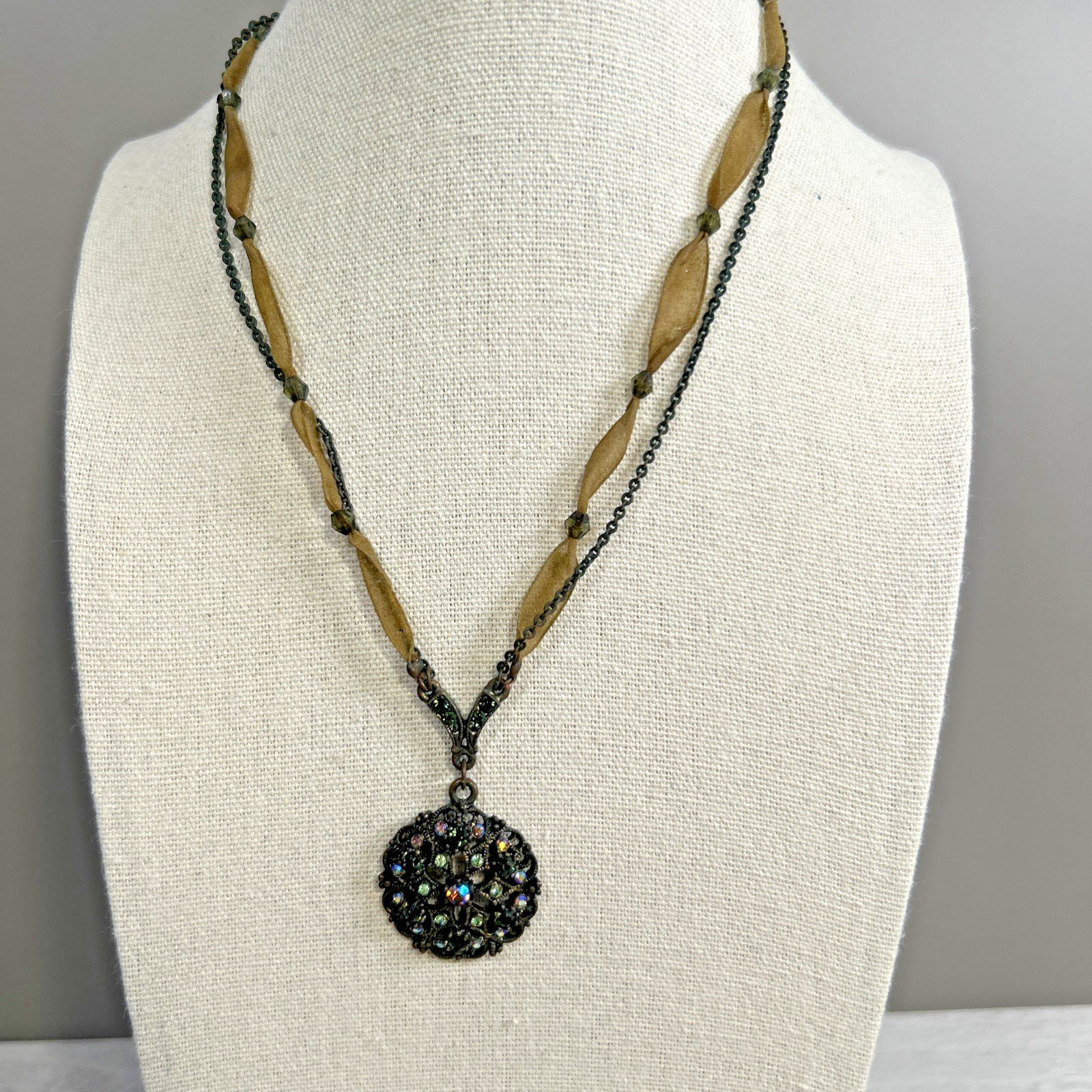 Green Ribbon Chain Necklace Filigree Pendant Victorian Retro Choker Women’s 16″