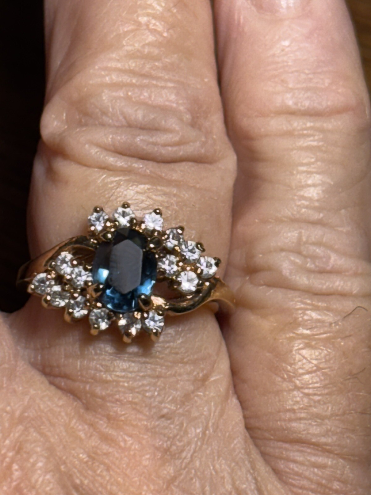 Cocktail Ring Faux Faceted Blue & Clear CZ Stones Elegant Sz 7 Gold Toned