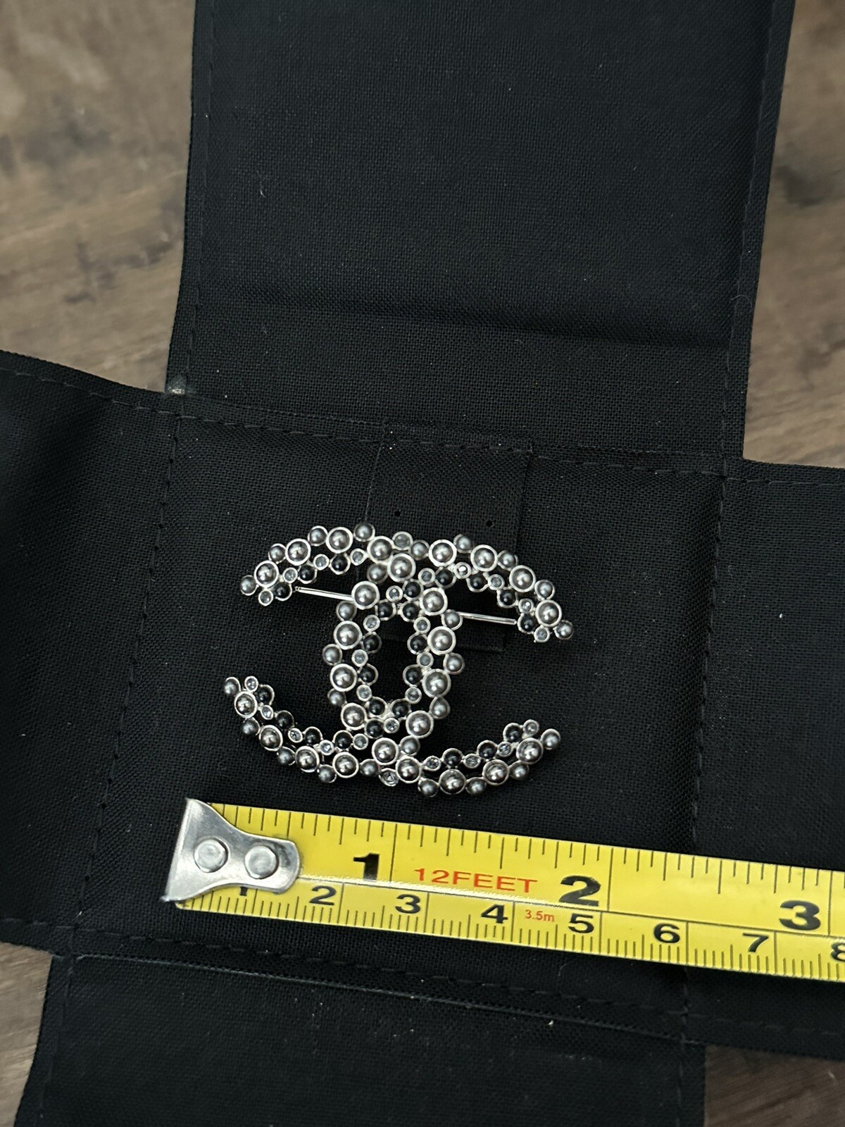 CHANEL FALL-WINTER 2019 19B Metal, Glass Pearls & Strass Brooch AB2205 Y47823