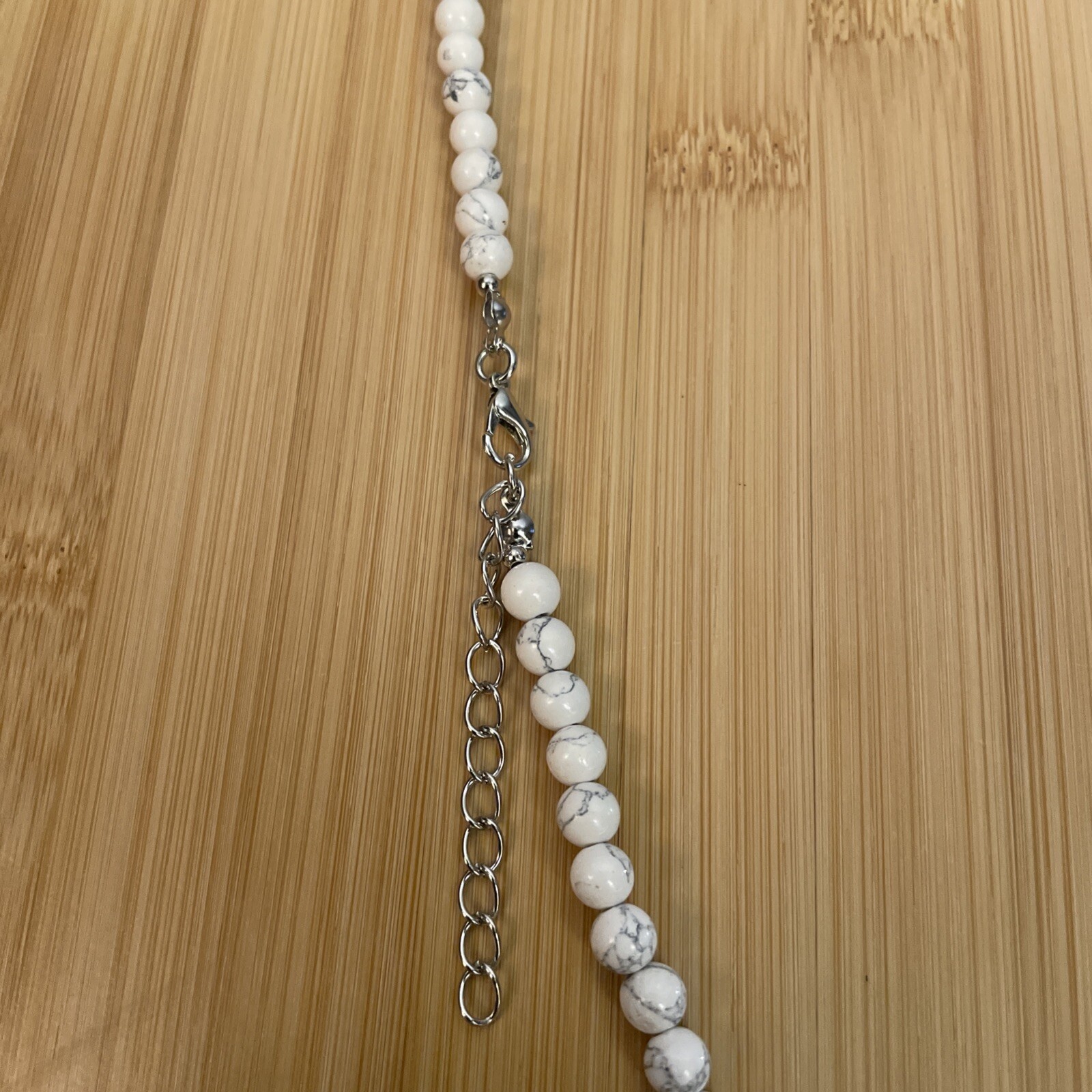 CONSTITUTED white HOWLITE NECKLACE- 18″ TO 20″ -SILVERTONE