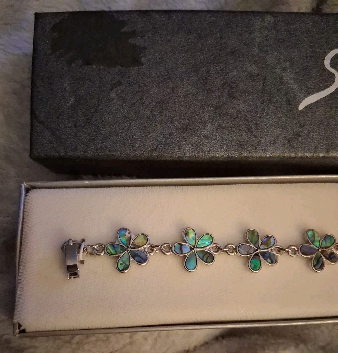 “Storrs” Glacier Pearle Bracelet, Silver, Green Flowers, Fold Over Clasp, 7.5 In