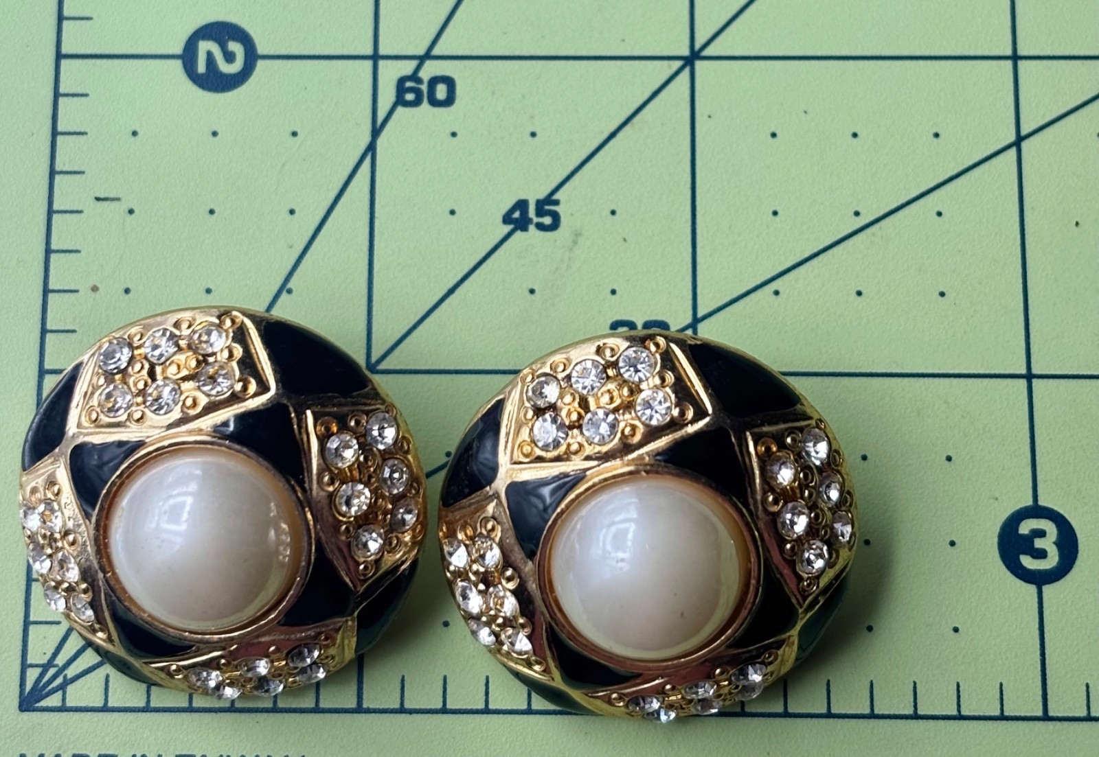 Showy 1980s vintage rhinestone clip on EARRINGS~Elegant Fashion~Faux Pearls